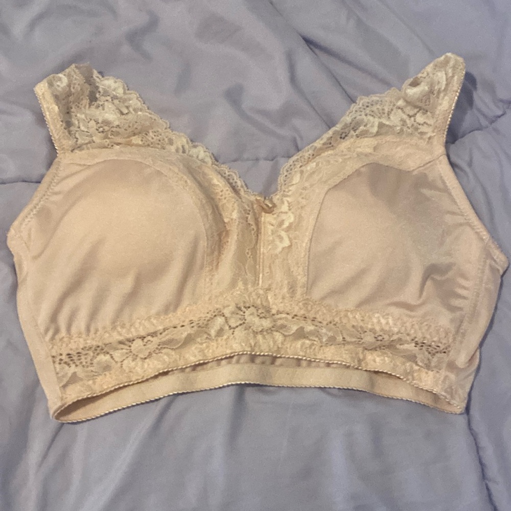 Rhonda Shear Women's Pin-Up Lace Leisure peach Bra with Removable Pads